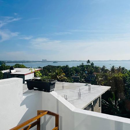Regal Heights Hotel เวลิกามา ภายนอก รูปภาพ