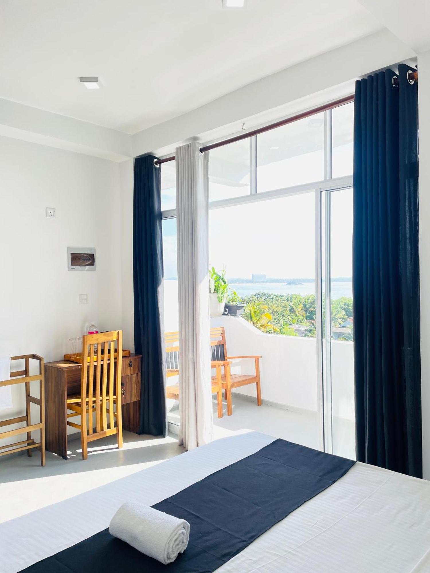 Regal Heights Hotel เวลิกามา ภายนอก รูปภาพ