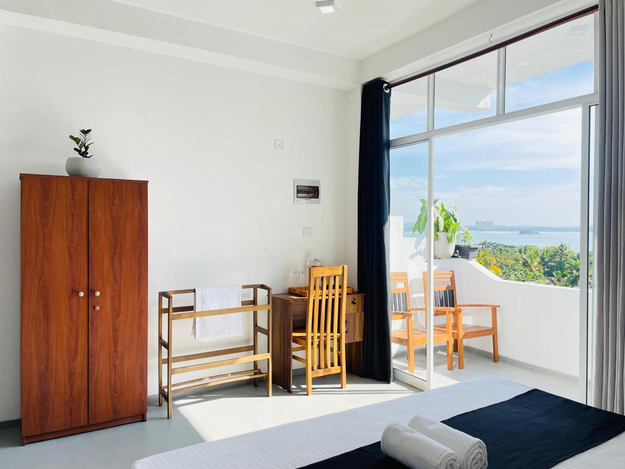 Regal Heights Hotel เวลิกามา ภายนอก รูปภาพ