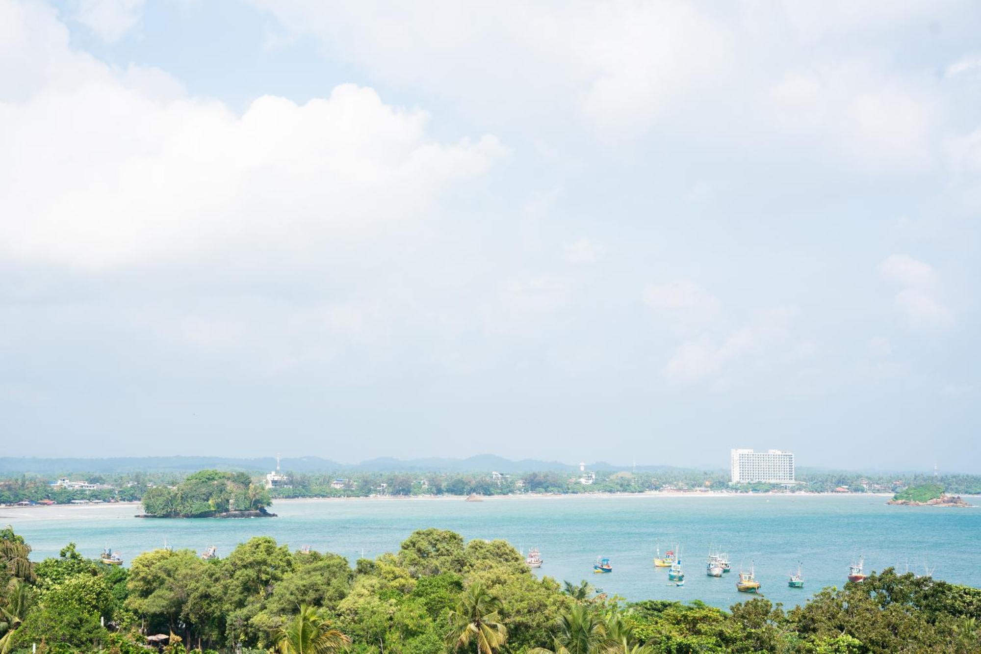 Regal Heights Hotel เวลิกามา ภายนอก รูปภาพ