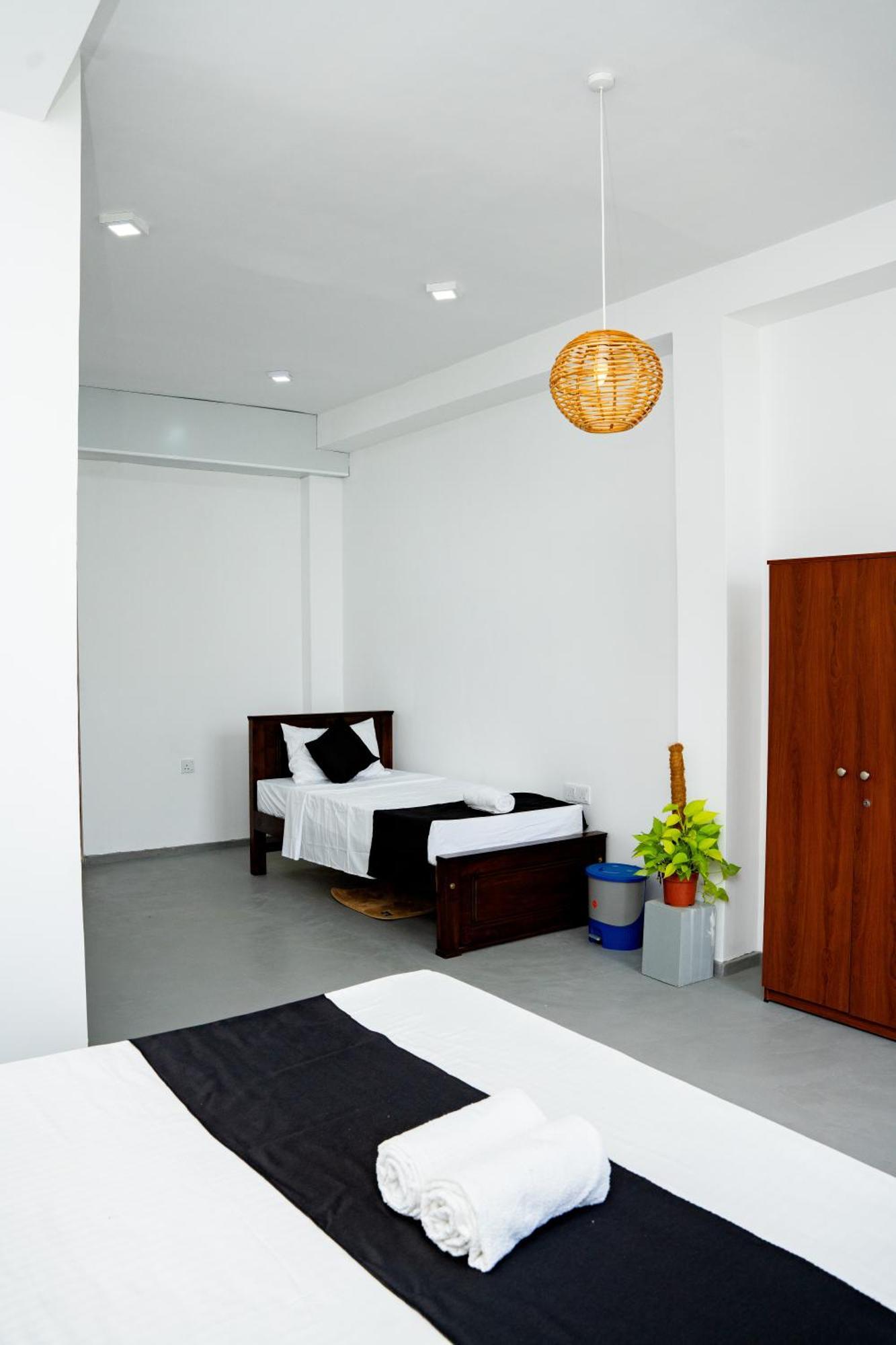 Regal Heights Hotel เวลิกามา ภายนอก รูปภาพ