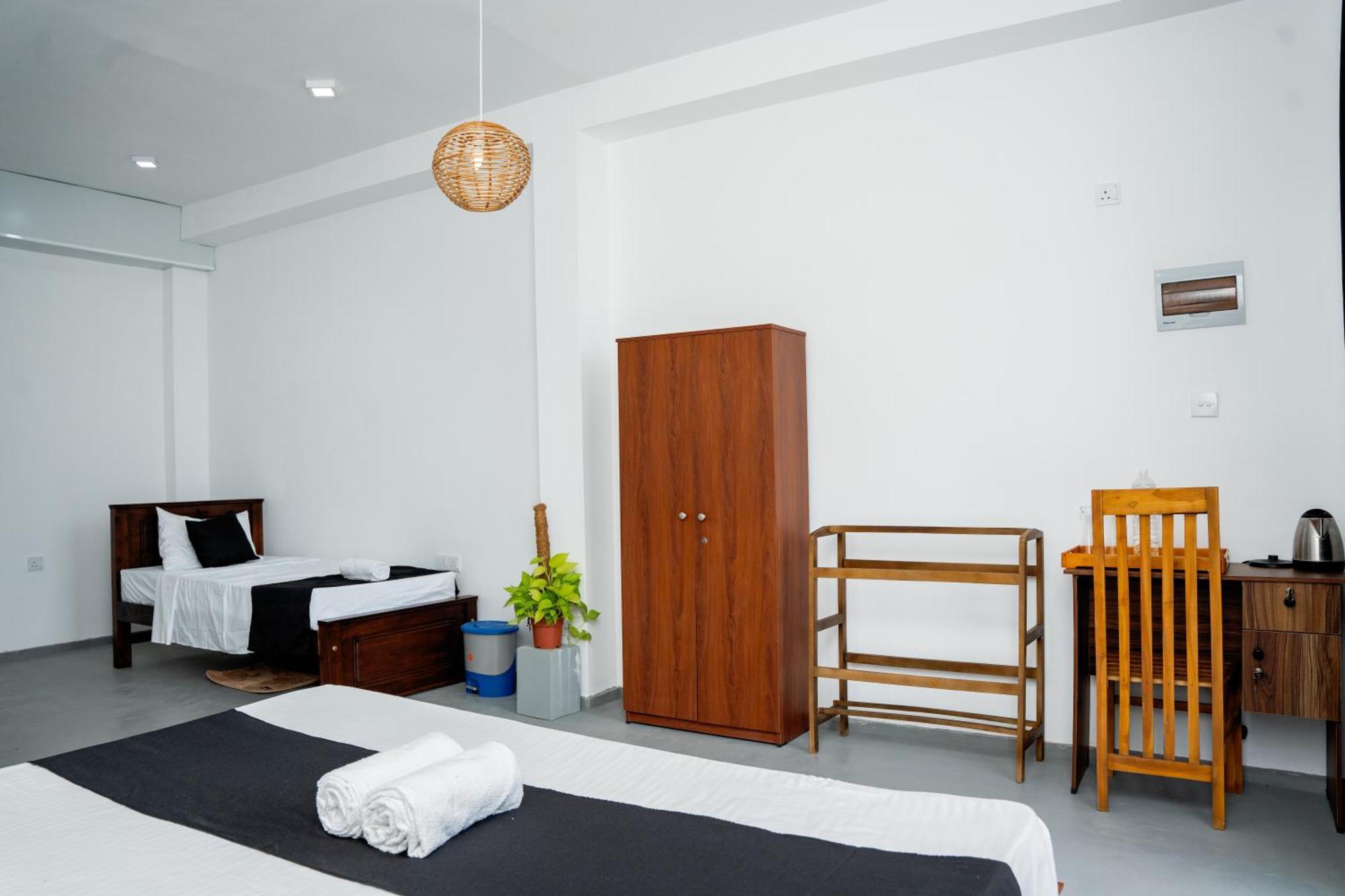 Regal Heights Hotel เวลิกามา ภายนอก รูปภาพ