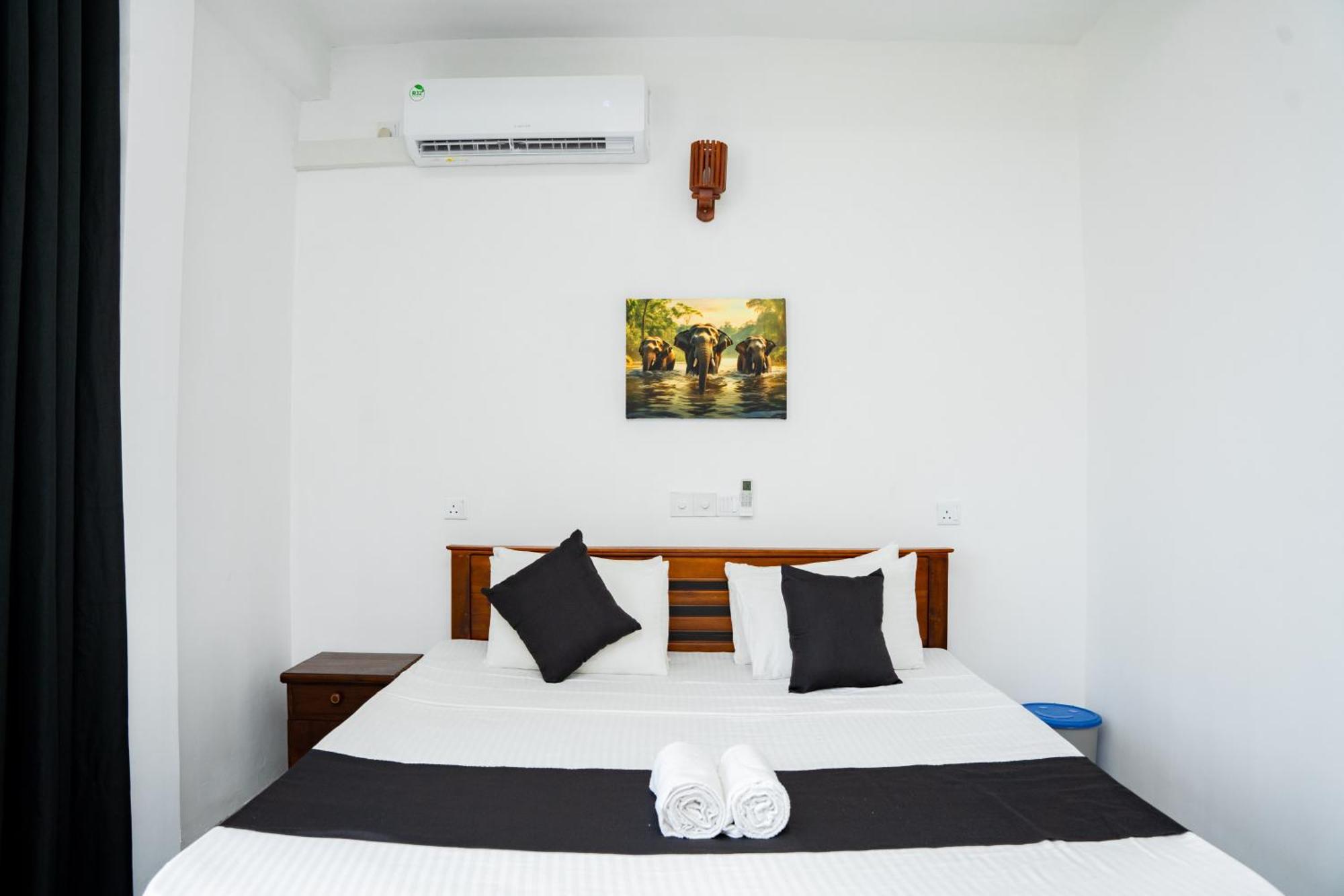 Regal Heights Hotel เวลิกามา ภายนอก รูปภาพ