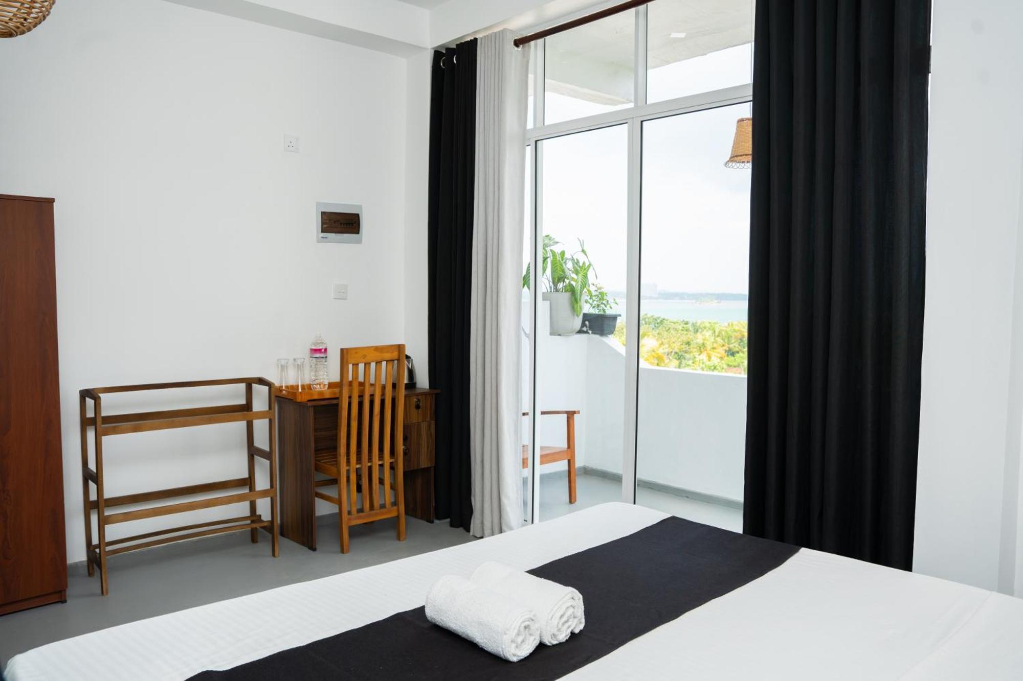 Regal Heights Hotel เวลิกามา ภายนอก รูปภาพ