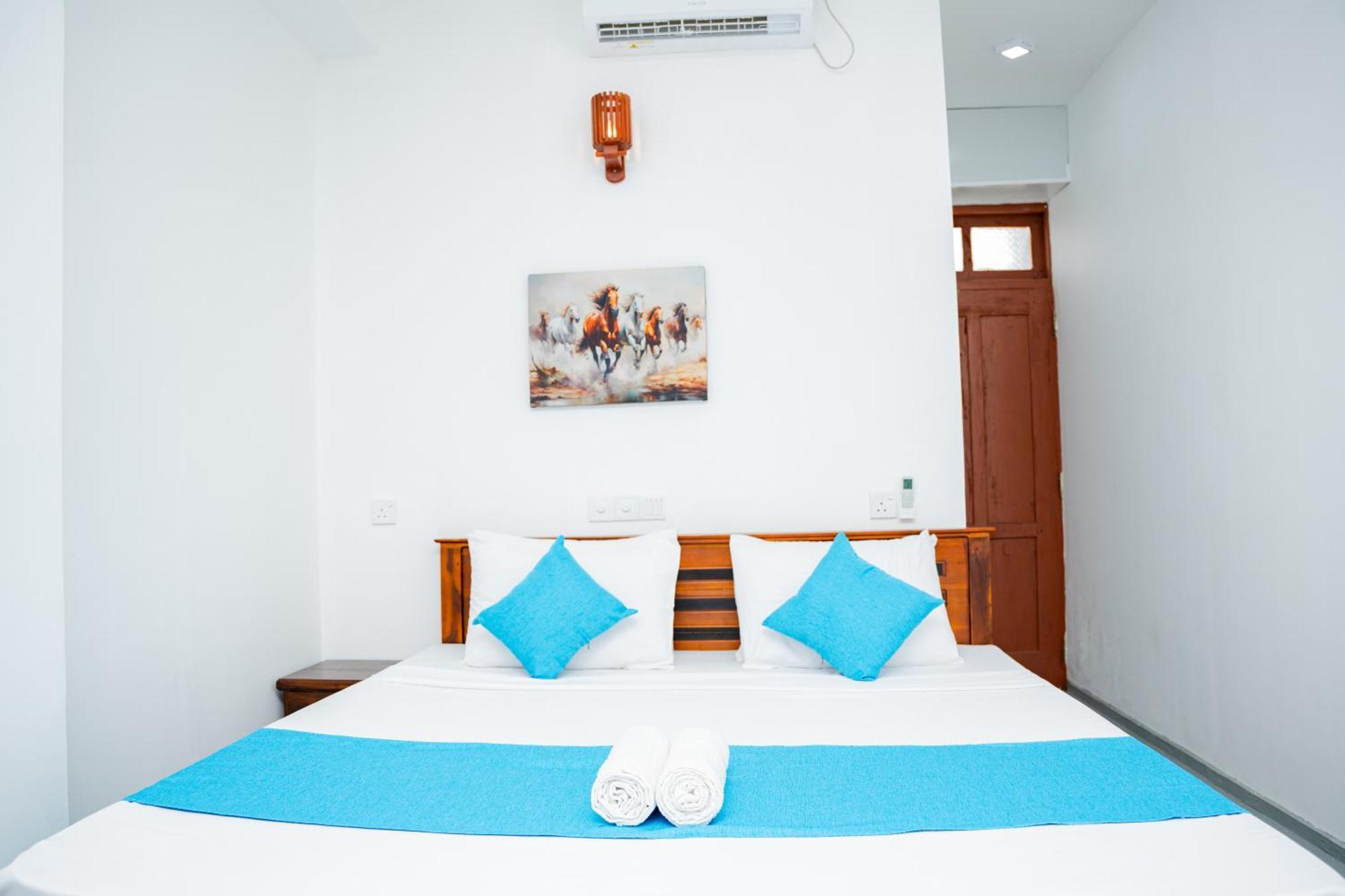 Regal Heights Hotel เวลิกามา ภายนอก รูปภาพ